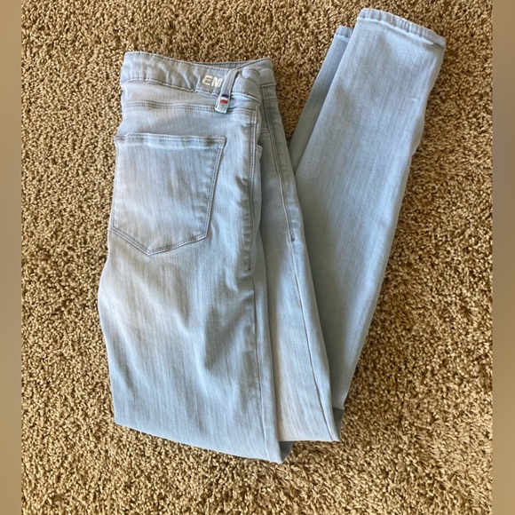 Etienne Marcel light wash denim with red zippers - Picture 6 of 11